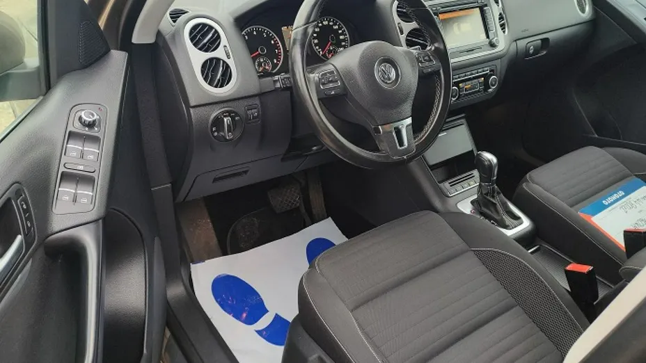 VOLKSWAGEN Tiguan -
