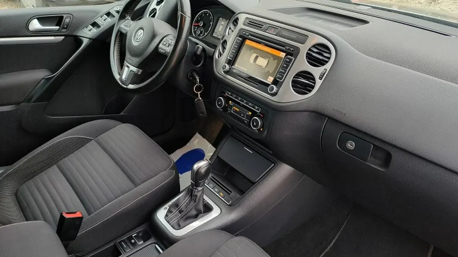 VOLKSWAGEN Tiguan -