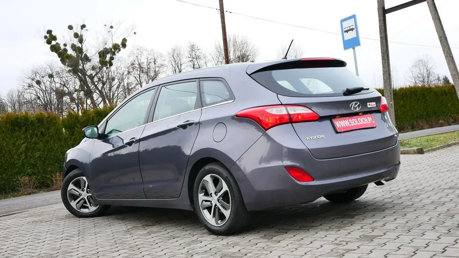 HYUNDAI i30 -