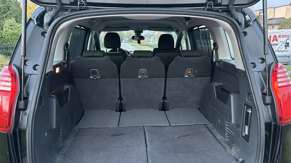 PEUGEOT 5008 -