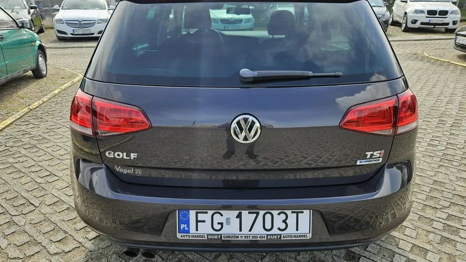 VOLKSWAGEN Golf -