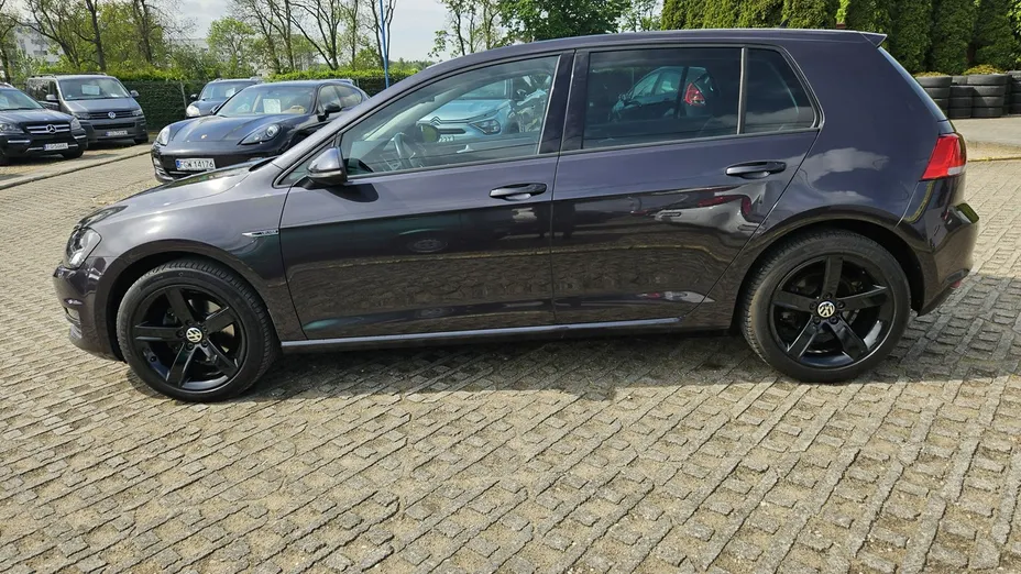 VOLKSWAGEN Golf -