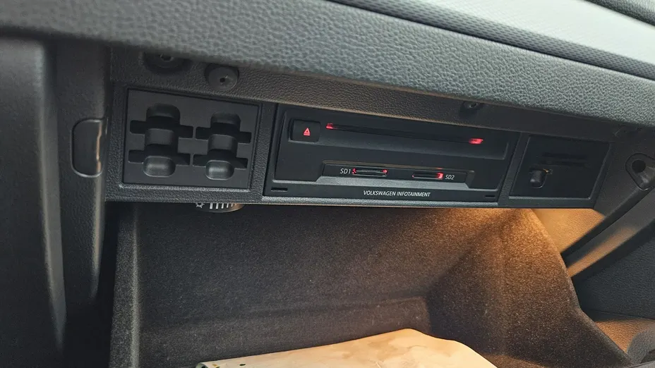 VOLKSWAGEN Golf -