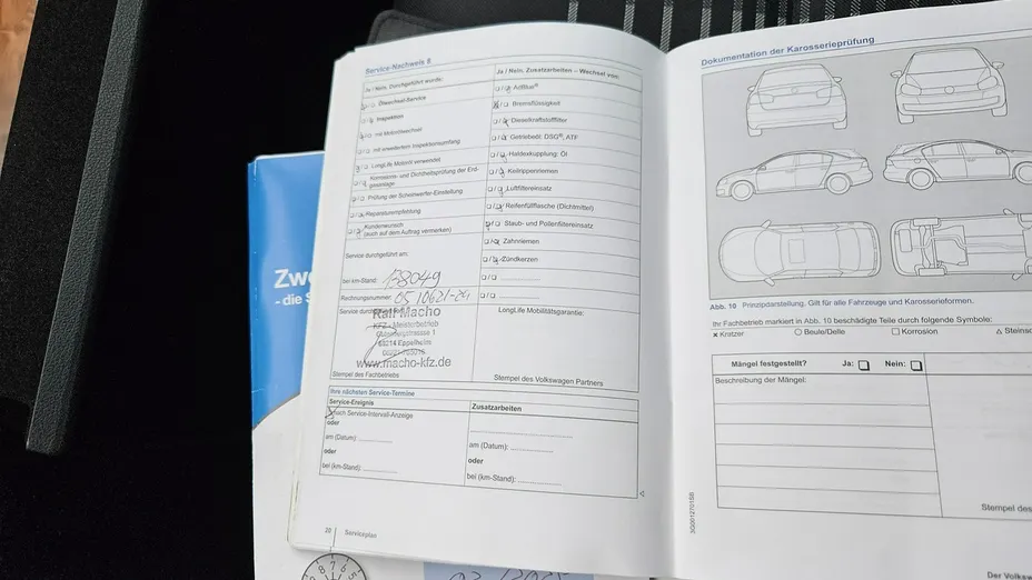 VOLKSWAGEN Golf -