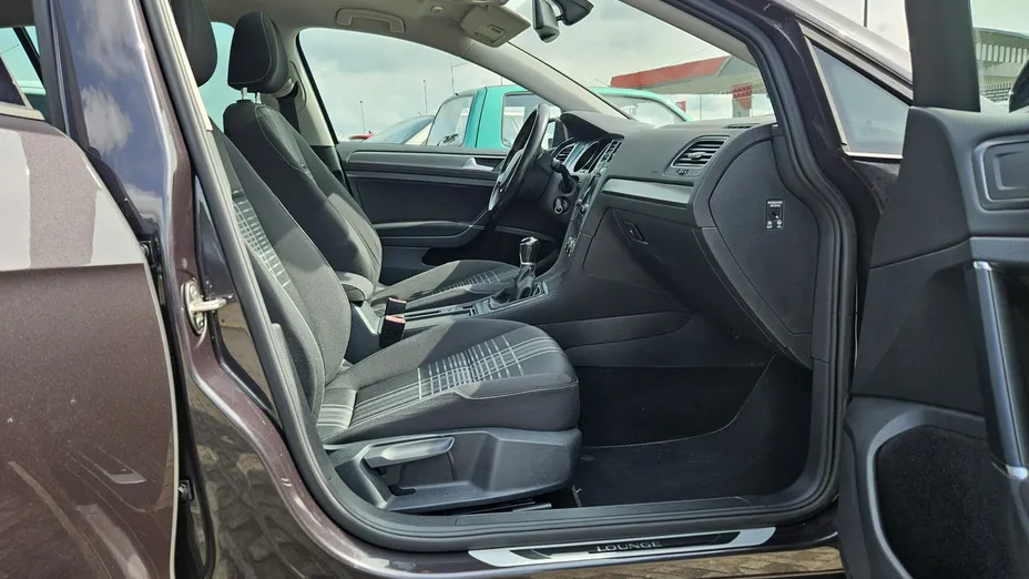 VOLKSWAGEN Golf -