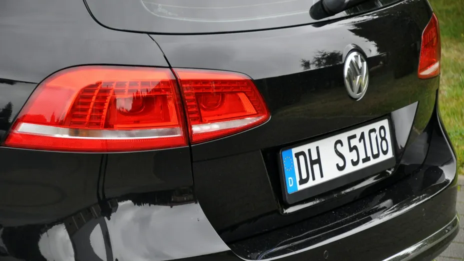 VOLKSWAGEN Passat -