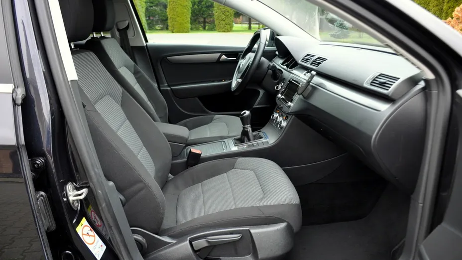 VOLKSWAGEN Passat -