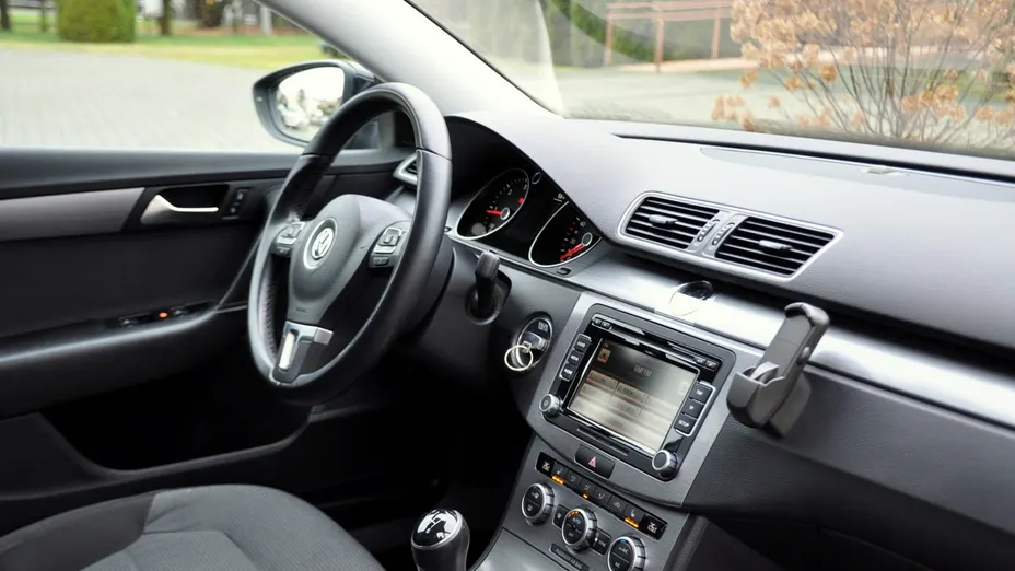 VOLKSWAGEN Passat -
