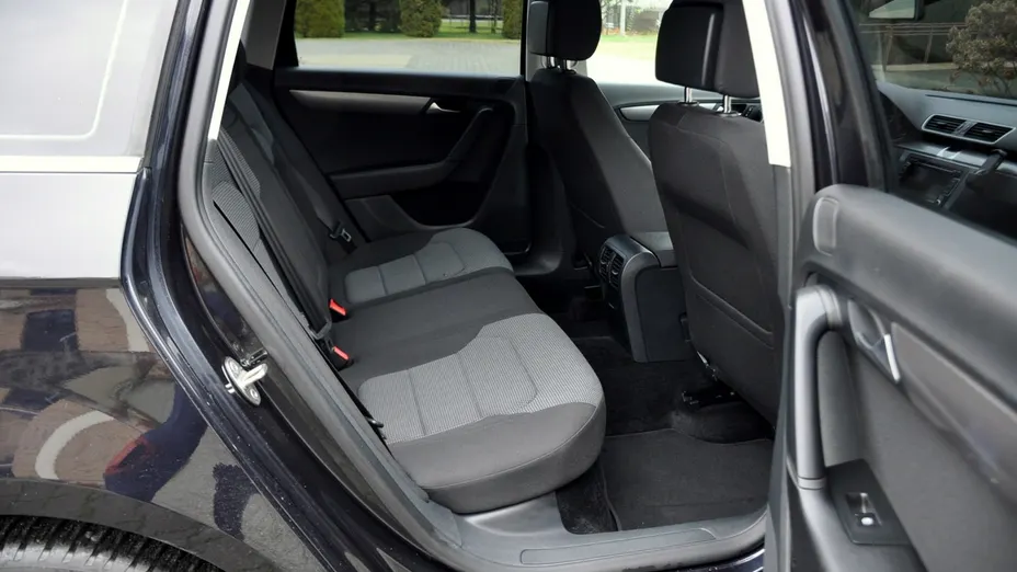 VOLKSWAGEN Passat -