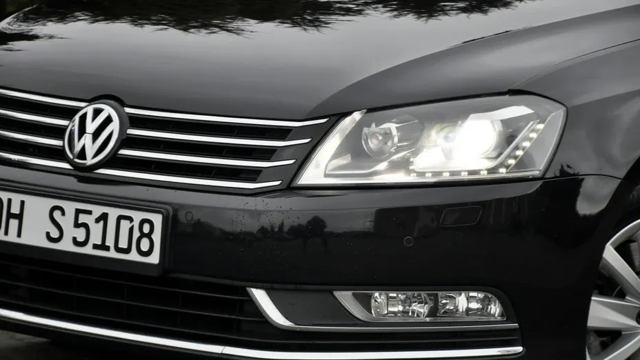VOLKSWAGEN Passat -
