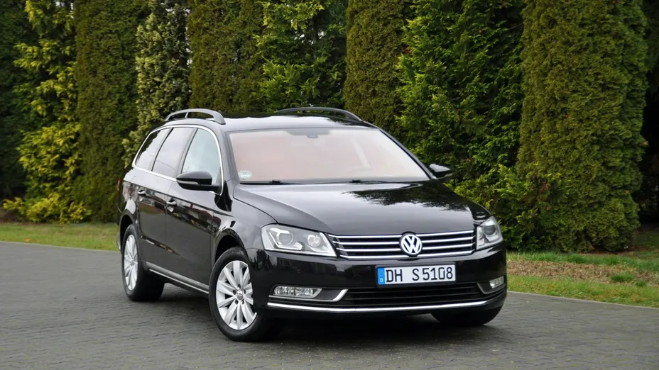 VOLKSWAGEN Passat -