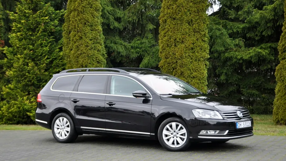 VOLKSWAGEN Passat -