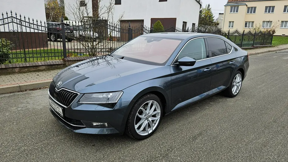 SKODA Superb -