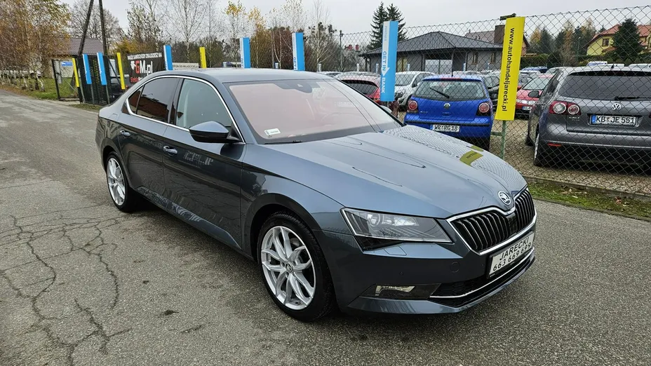 SKODA Superb -