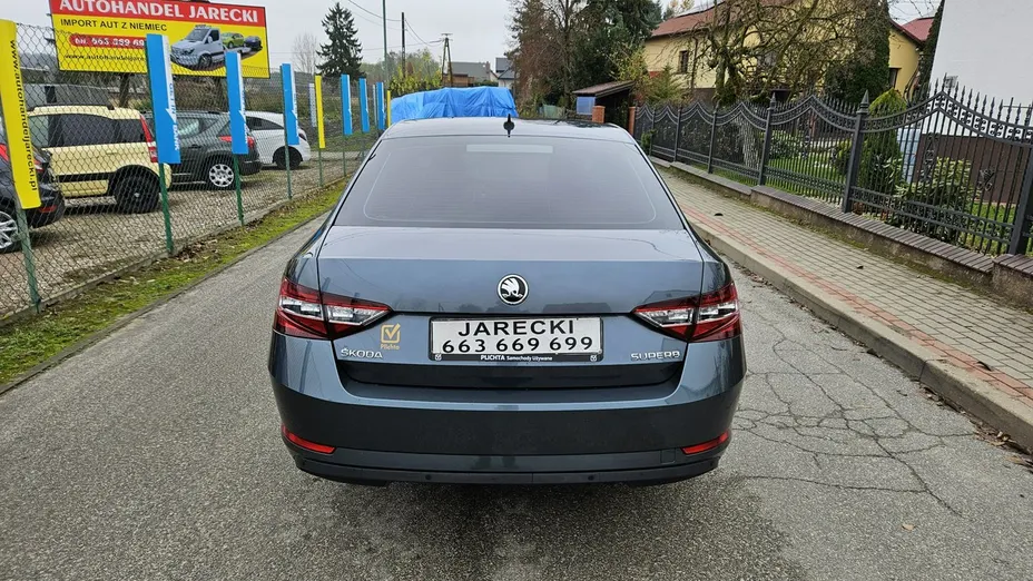 SKODA Superb -