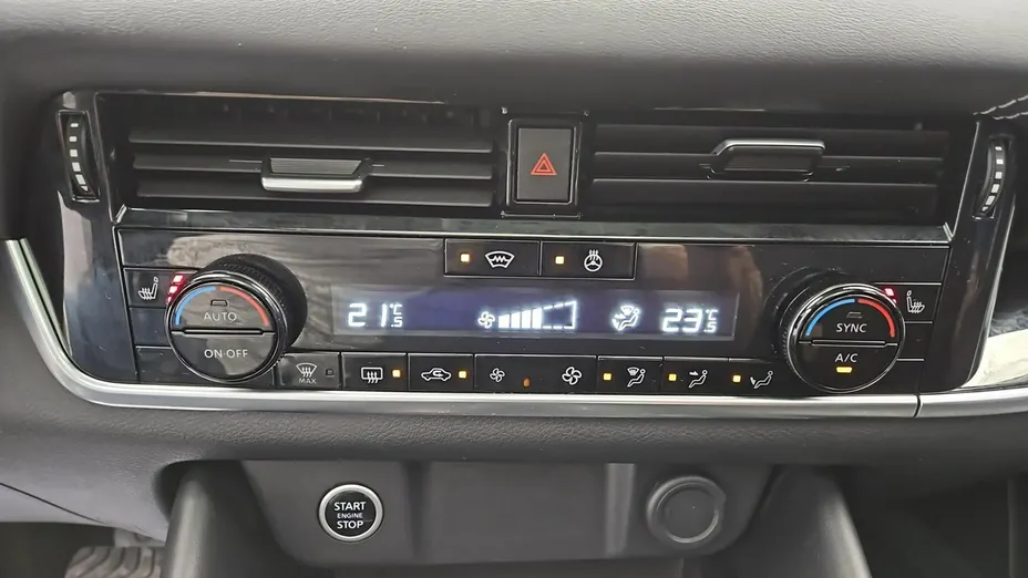 NISSAN Qashqai -