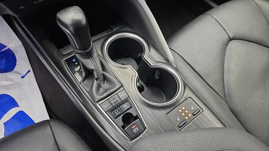 TOYOTA Camry -