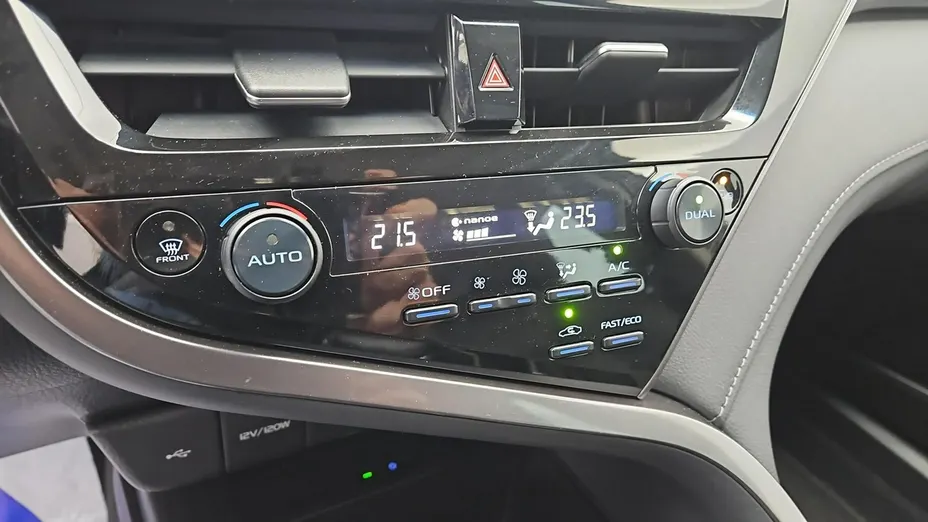 TOYOTA Camry -