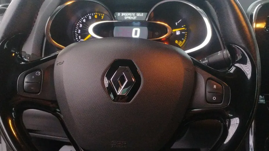 RENAULT Clio -