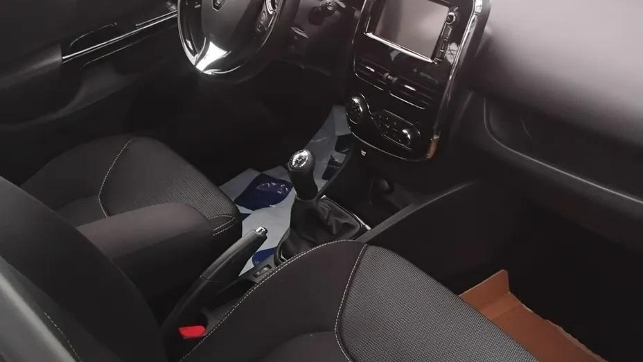 RENAULT Clio -