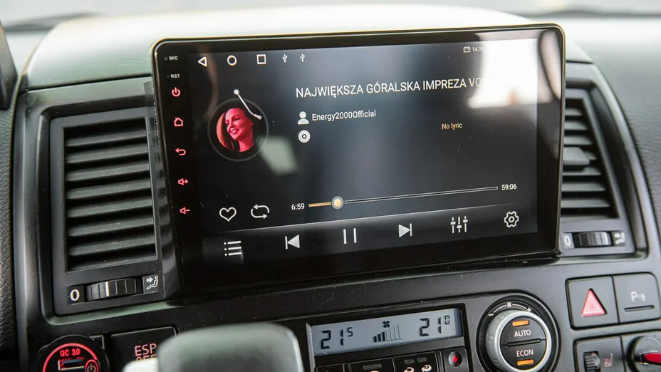 VOLKSWAGEN Multivan -