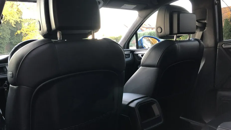 PORSCHE Macan -