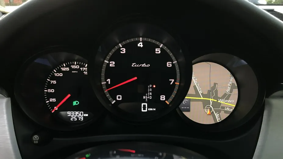 PORSCHE Macan -