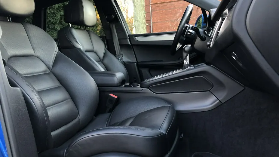 PORSCHE Macan -