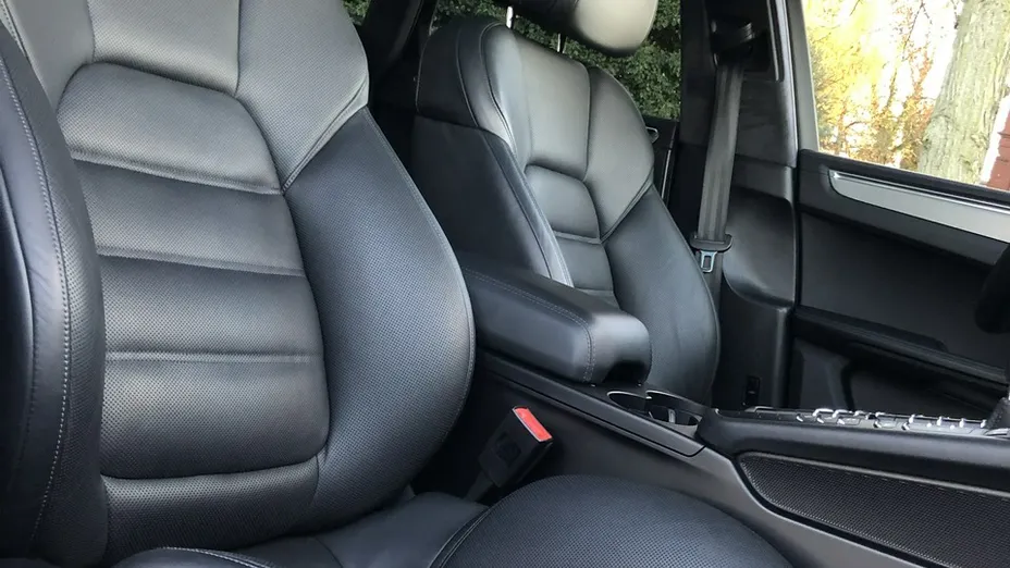 PORSCHE Macan -