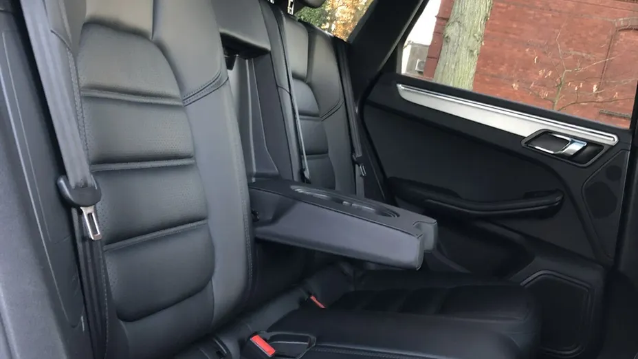PORSCHE Macan -