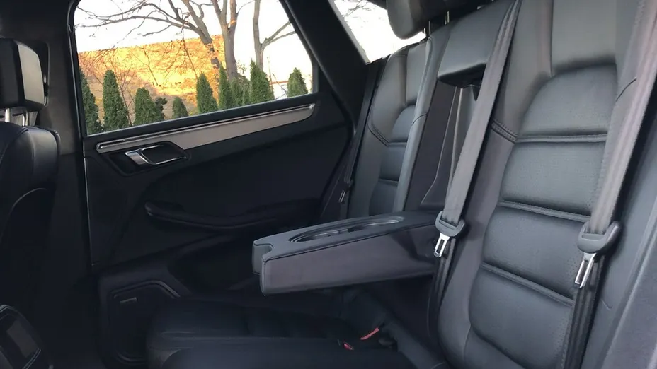 PORSCHE Macan -