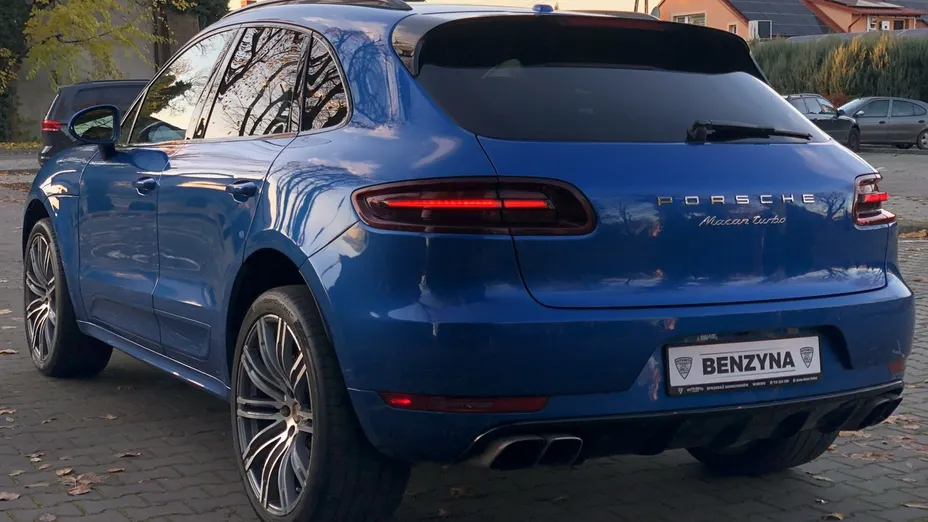 PORSCHE Macan -