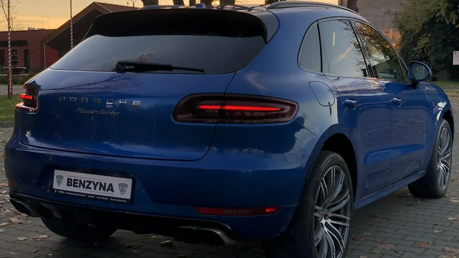 PORSCHE Macan -