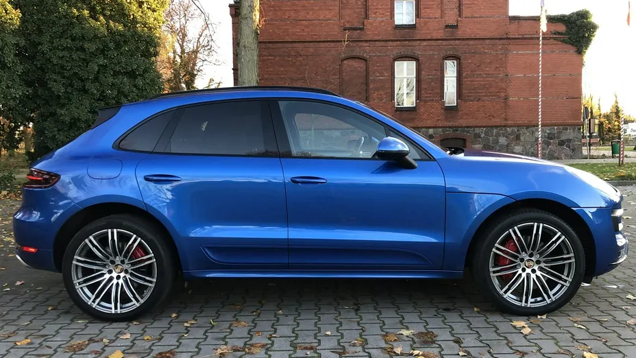 PORSCHE Macan -