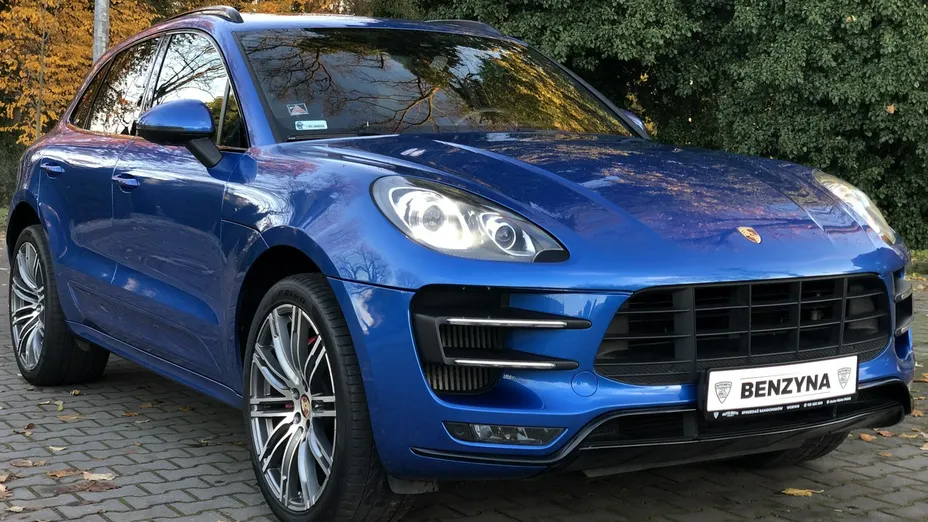 PORSCHE Macan -