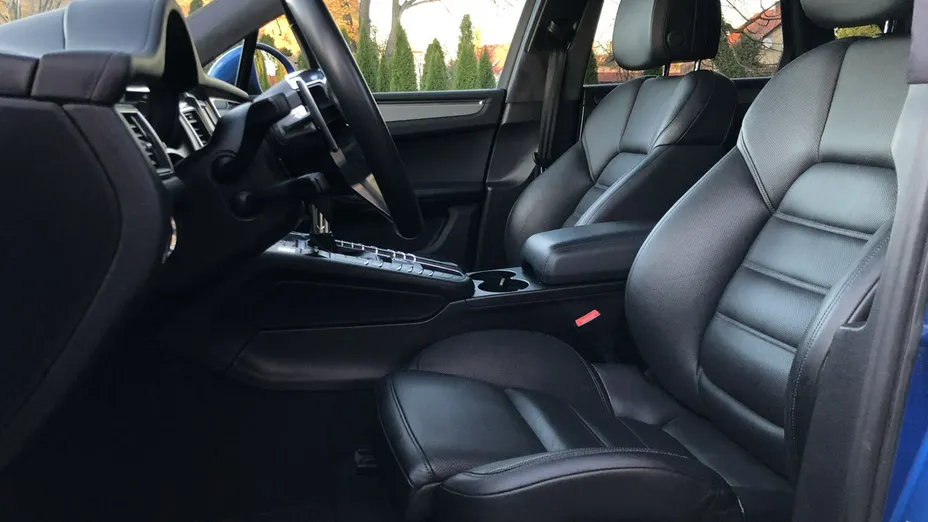 PORSCHE Macan -