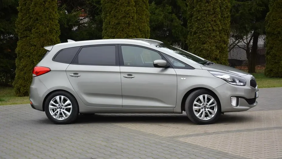KIA Carens -