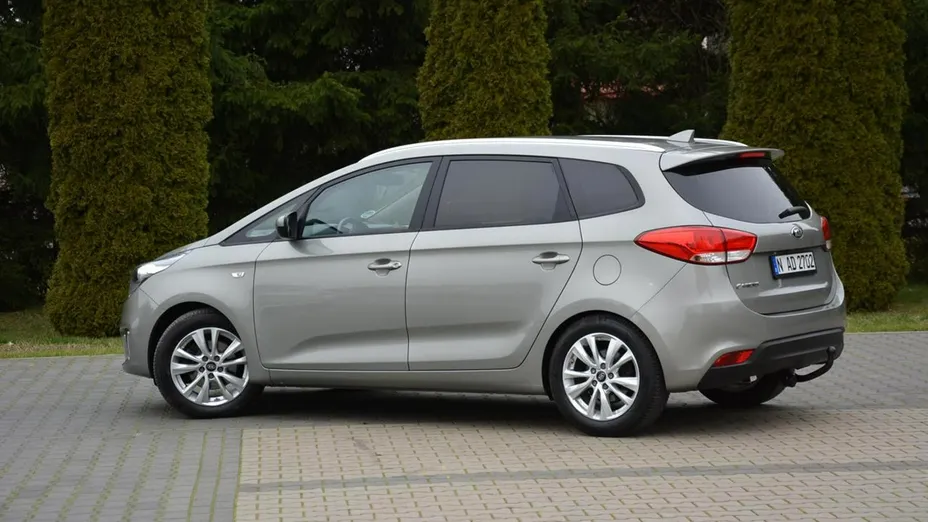 KIA Carens -