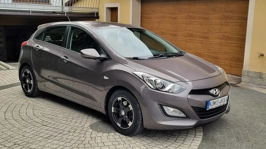 HYUNDAI i30 -