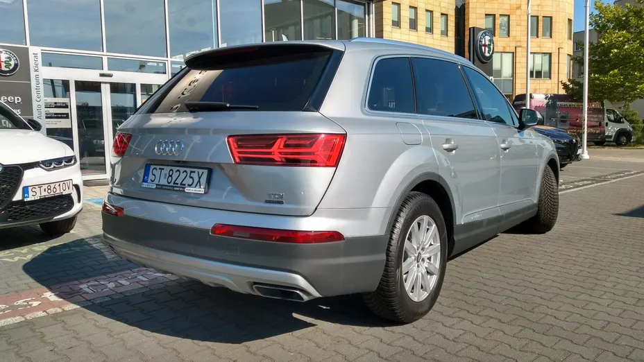 AUDI Q7 -