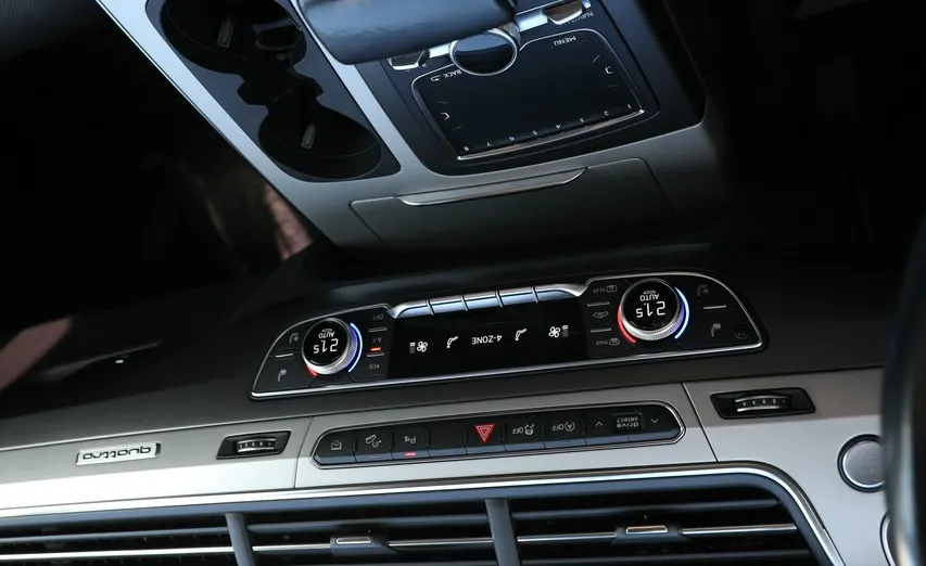 AUDI Q7 -