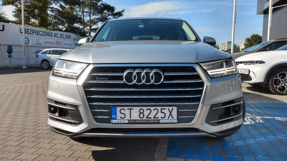 AUDI Q7 -