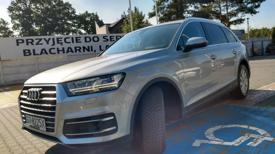 AUDI Q7 -