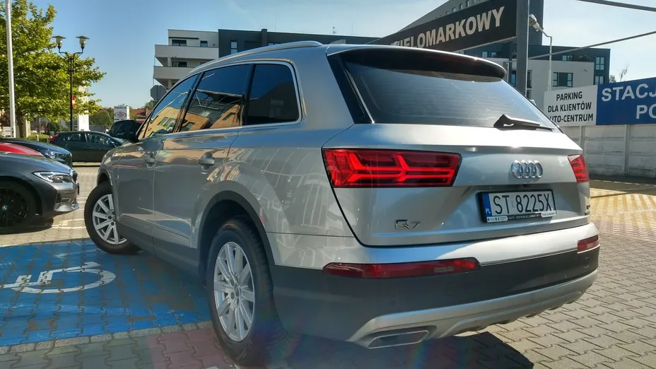 AUDI Q7 -