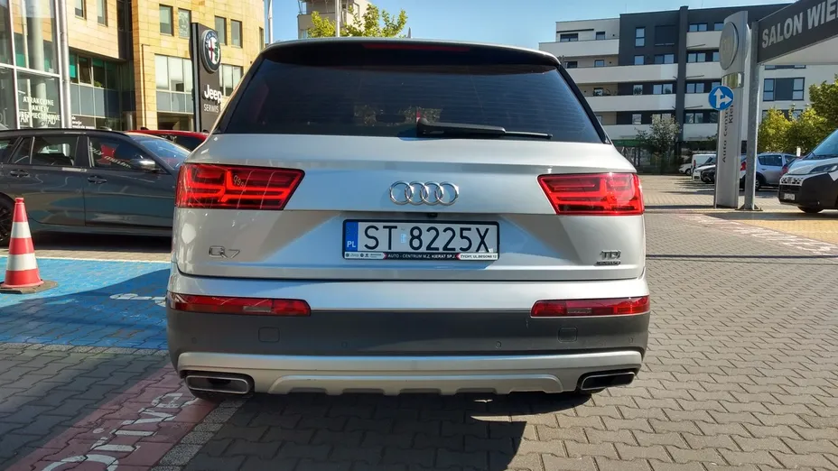 AUDI Q7 -