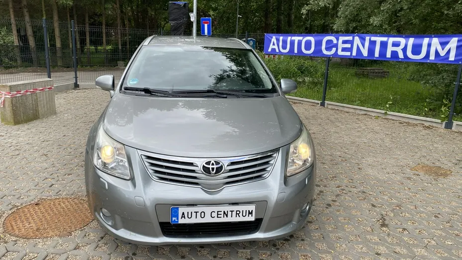 TOYOTA Avensis -