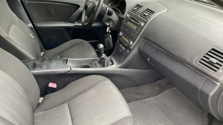 TOYOTA Avensis -