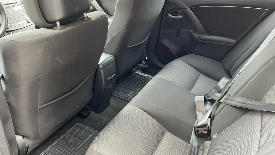 TOYOTA Avensis -