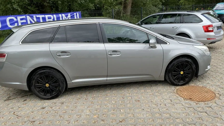 TOYOTA Avensis -