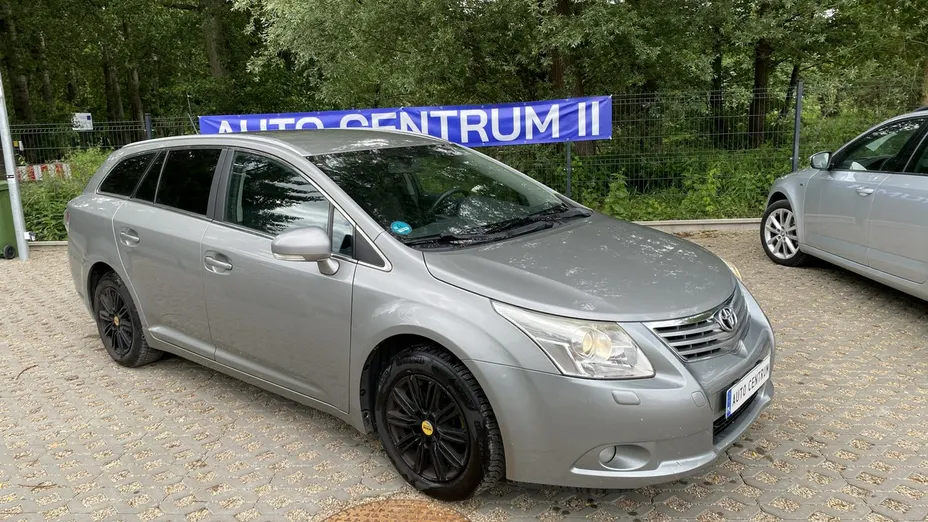 TOYOTA Avensis -